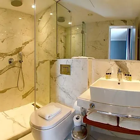 Hotel Aenos 4*