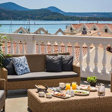 Aenos Hotel 4*