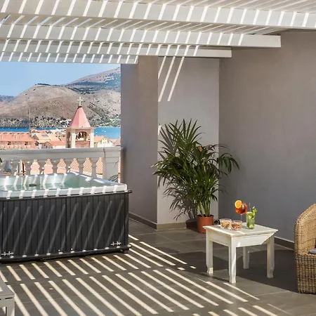 Hotel Aenos 4*