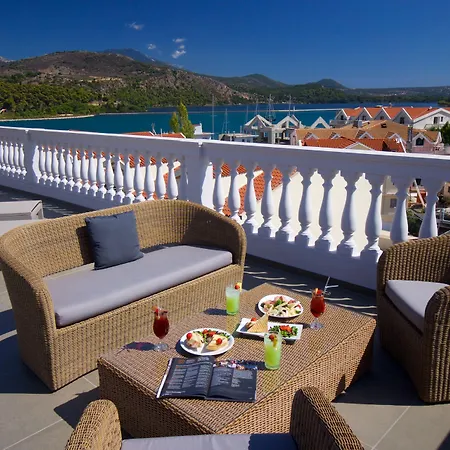 Aenos Hotel